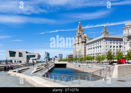 Die königlichen Leber und Cunard Gebäude hinter Liverpool Canal Link, Pier Head, Liverpool, Merseyside, England, UK Stockfoto