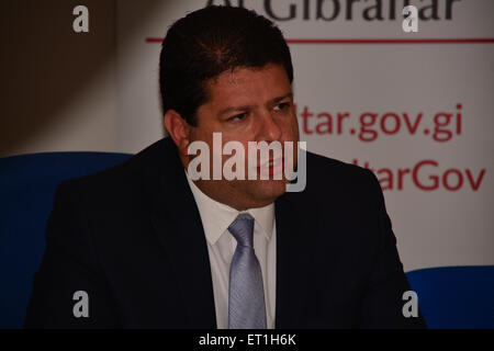 Gibraltar reagierte 10. Juni 2015 - Gibraltars Chief Minister Fabian Picardo auf Gibraltar Sozialdemokraten Einführung eines Berichts durch Lloyds Register auf die Lagerung von LNG für Bunkern und der Erzeugung von Strom in Gibraltar.  Bildnachweis: Stephen Ignacio/Alamy Live-Nachrichten Stockfoto