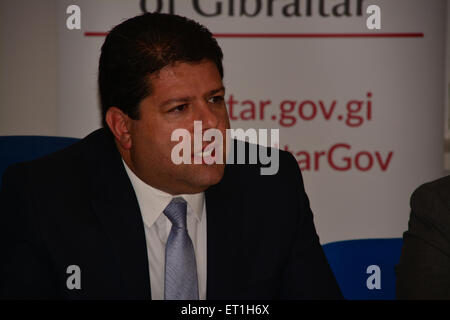 Gibraltar reagierte 10. Juni 2015 - Gibraltars Chief Minister Fabian Picardo auf Gibraltar Sozialdemokraten Einführung eines Berichts durch Lloyds Register auf die Lagerung von LNG für Bunkern und der Erzeugung von Strom in Gibraltar.  Bildnachweis: Stephen Ignacio/Alamy Live-Nachrichten Stockfoto