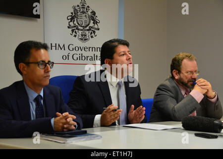 Gibraltar reagierte 10. Juni 2015 - Gibraltars Chief Minister Fabian Picardo auf Gibraltar Sozialdemokraten Einführung eines Berichts durch Lloyds Register auf die Lagerung von LNG für Bunkern und der Erzeugung von Strom in Gibraltar.  Bildnachweis: Stephen Ignacio/Alamy Live-Nachrichten Stockfoto