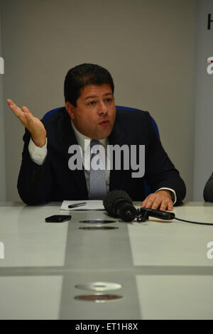 Gibraltar reagierte 10. Juni 2015 - Gibraltars Chief Minister Fabian Picardo auf Gibraltar Sozialdemokraten Einführung eines Berichts durch Lloyds Register auf die Lagerung von LNG für Bunkern und der Erzeugung von Strom in Gibraltar.  Bildnachweis: Stephen Ignacio/Alamy Live-Nachrichten Stockfoto