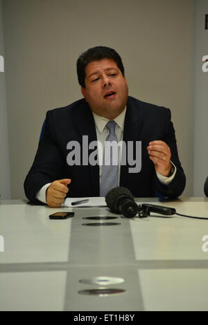 Gibraltar reagierte 10. Juni 2015 - Gibraltars Chief Minister Fabian Picardo auf Gibraltar Sozialdemokraten Einführung eines Berichts durch Lloyds Register auf die Lagerung von LNG für Bunkern und der Erzeugung von Strom in Gibraltar.  Bildnachweis: Stephen Ignacio/Alamy Live-Nachrichten Stockfoto