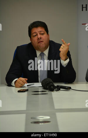 Gibraltar reagierte 10. Juni 2015 - Gibraltars Chief Minister Fabian Picardo auf Gibraltar Sozialdemokraten Einführung eines Berichts durch Lloyds Register auf die Lagerung von LNG für Bunkern und der Erzeugung von Strom in Gibraltar.  Bildnachweis: Stephen Ignacio/Alamy Live-Nachrichten Stockfoto