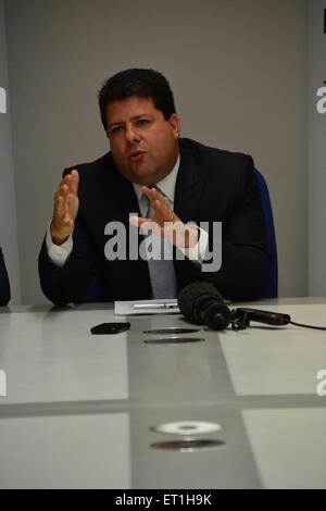 Gibraltar reagierte 10. Juni 2015 - Gibraltars Chief Minister Fabian Picardo auf Gibraltar Sozialdemokraten Einführung eines Berichts durch Lloyds Register auf die Lagerung von LNG für Bunkern und der Erzeugung von Strom in Gibraltar.  Bildnachweis: Stephen Ignacio/Alamy Live-Nachrichten Stockfoto