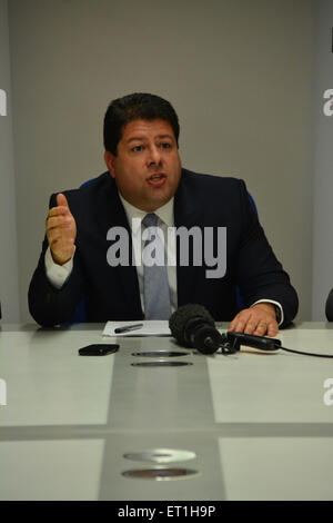 Gibraltar reagierte 10. Juni 2015 - Gibraltars Chief Minister Fabian Picardo auf Gibraltar Sozialdemokraten Einführung eines Berichts durch Lloyds Register auf die Lagerung von LNG für Bunkern und der Erzeugung von Strom in Gibraltar.  Bildnachweis: Stephen Ignacio/Alamy Live-Nachrichten Stockfoto