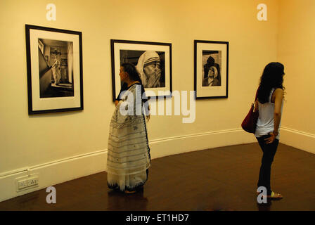 Fotoausstellung über Mutter Teresa in der NGMA, National Gallery of Modern Art, Cowasji Jehangir Hall, Bombay, Mumbai, Maharashtra, Indien Stockfoto