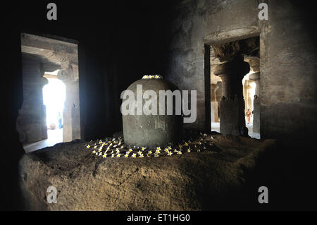 Shivalingam in Elephanta Cave, shiva Linga, Bombay, Mumbai, Maharashtra, Indien, Asien, Asien, Indien Stockfoto