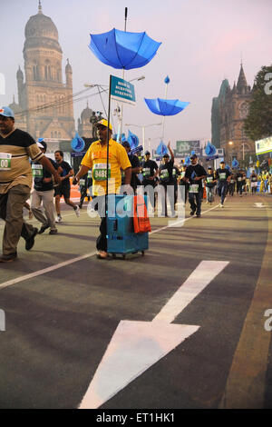 Standard chartered Marathon Läufer; Bombay Mumbai; Maharashtra; Indien 2009 Nein Herr Stockfoto