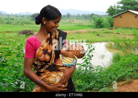 Ho Stämme Mutter und Kind; Chakradharpur; Jharkhand; Indien nicht Herr Stockfoto