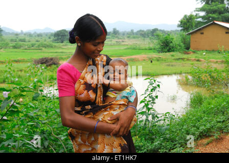 Ho Stämme Mutter und Kind; Chakradharpur; Jharkhand; Indien nicht Herr Stockfoto