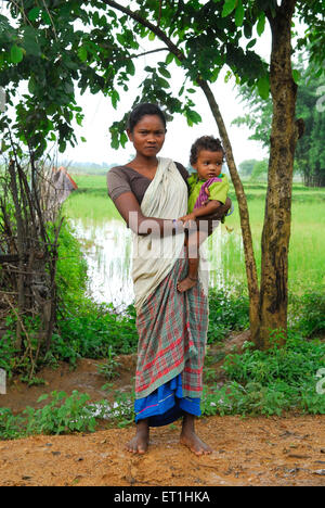 Ho Stämme Mutter und Kind; Chakradharpur; Jharkhand; Indien nicht Herr Stockfoto