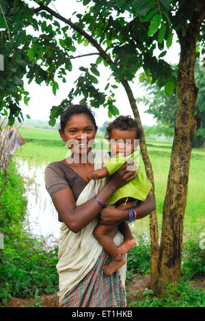 Ho Stämme Mutter und Kind; Chakradharpur; Jharkhand; Indien nicht Herr Stockfoto