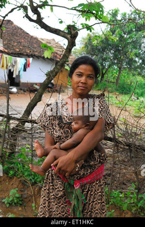 Ho Stämme Mutter und Kind; Chakradharpur; Jharkhand; Indien nicht Herr Stockfoto