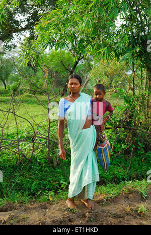 Ho Stämme Mutter und Kind; Chakradharpur; Jharkhand; Indien nicht Herr Stockfoto