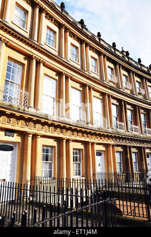 Der Zirkus eine berühmte halb kreisförmige Straße der georgischen Häuser in Bath, Somerset Stockfoto