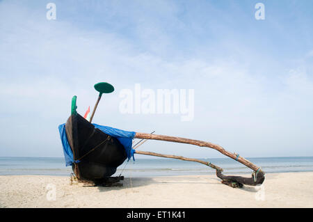 Fischerboot geparkt ruhenden Strand Benualim Beach Goa Indien Asien Stockfoto
