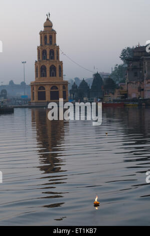 Lampe schwimmende Godavari Fluss Nasik Maharashtra Indien Asien Stockfoto