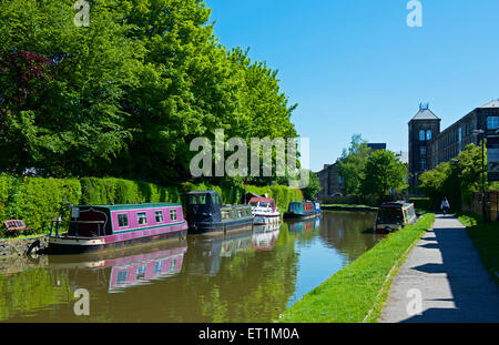 Narrowboats auf der Leeds-Liverpool Kanal, Skipton, North Yorkshire, England UK Stockfoto