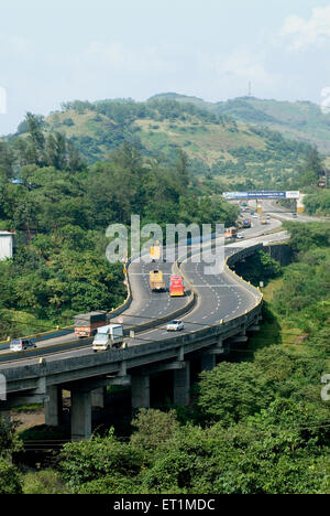 Mega-Autobahn unterwegs Mumbai Pune in Lonavala; Maharashtra; Indien Stockfoto