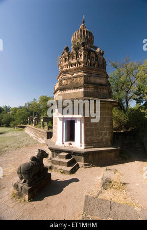 Kleiner Tempel zusammengesetzten Sangemeshvarlord Shankar Shiva Tempel Fluss Karha Chamblis Zusammenfluss; Sasvad Dorf Purandar Pune Stockfoto