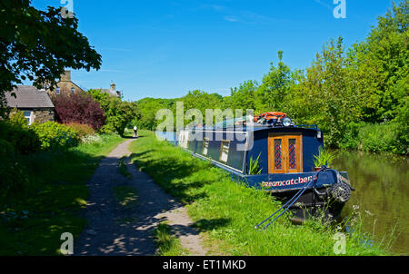 Narrowboat auf der Leeds-Liverpool Kanal, in der Nähe von Skipton, North Yorkshire, England UK Stockfoto