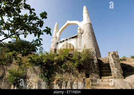 Kamani Masjid und Wasser Teich auf Shivneri Fort; Taluka Junnar; District Pune; Maharashtra; Indien Stockfoto