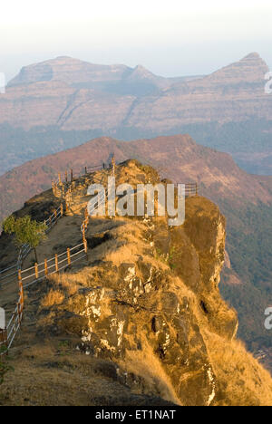 Takmak Tok im Morgenlicht und Sahyadri Berge Sortiment an Fort Raigad; Maharashtra; Indien Stockfoto