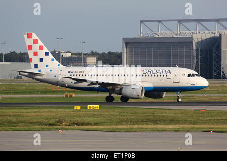 Frankfurt, Deutschland - 17. September 2014: A Kroatien Airlines Airbus A319 Rollen am Frankfurt International Airport (FRA). Freundschaftsspiele Stockfoto