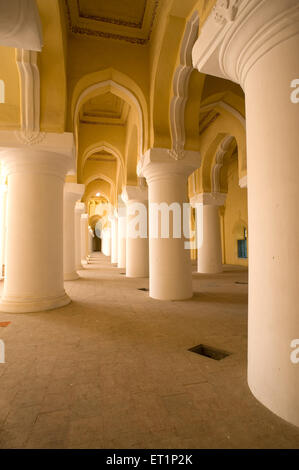 Reihe von Säulen und Bögen von Thirumalai Nayak Palast; Madurai; Tamil Nadu; Indien Stockfoto