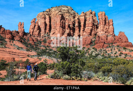 Wanderer auf der kleinen Reitweg in Richtung Huhn Punkt in Sedona Stockfoto