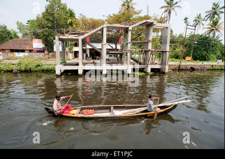 Kanu im Rückwasser; Alleppey; Alappuzha; Kerala; Indien; Asien Stockfoto