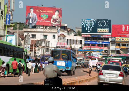 M g Straßenverkehr in Mangalore, Karnataka Indien Stockfoto