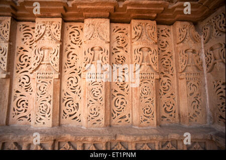 Jali-Design, Jaali-Muster, perforierter Stein, Gitterwand, Sasbahu-Tempel, Sas Bahu Mandir, Sas Bahu, Sahasrabahu Tempel, Harisadanam, Gwalior, Stockfoto