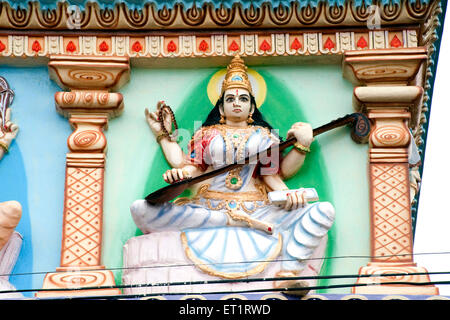 Devi Saraswati Statue auf Yamai Mandir-Tempel von Aundh; Satara; Maharashtra; Indien Stockfoto