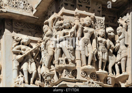 Frauenstatuen, Jagdish Tempel, Vishnu Tempel, Udaipur, Rajasthan, Indien, Asien Stockfoto