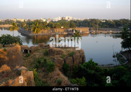 Siddheshwar Tempel im See aus Fort Solapur Maharashtra Indien Stockfoto