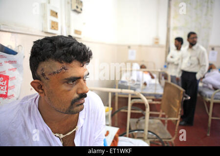 Abdul Rashid verletzt Bürger erholt sich im Krankenhaus JJ während den letzten Bombe sprengt am 26. November 2008 Mumbai Stockfoto