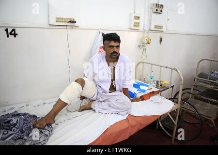 Abdul Rashid verletzt Bürger erholt sich im Krankenhaus JJ während den letzten Bombe sprengt am 26. November 2008 Mumbai Stockfoto