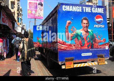 Werbeplakat für Pepsi auf LKW in Mumbai Maharashtra Indien Asien Stockfoto