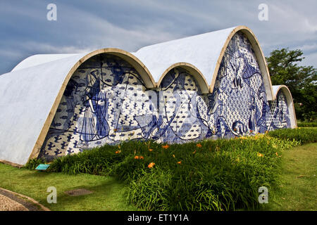 Oscar Niemeyer, Architekt, Kirche von St. Francis, Belo Horizonte, Pampulha, Brasilien, äußere Straße Seitenansicht der Dachplatten Stockfoto