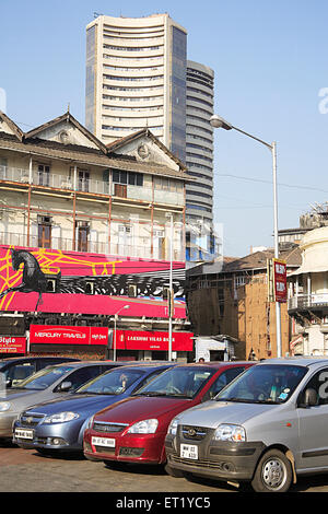 Alte und neue Bombay Stock Exchange geparkten Autos; Bombay Mumbai; Maharashtra; Indien Stockfoto