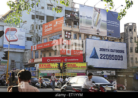 Werbetafeln auf Modi Kammer Gebäude; S. V. Patel Road; Charni Straße; Bombay Mumbai; Maharashtra; Indien Stockfoto