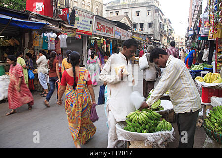 Straßenbild; Sadashiv Lane; Charni Straße; Bombay Mumbai; Maharashtra; Indien Stockfoto