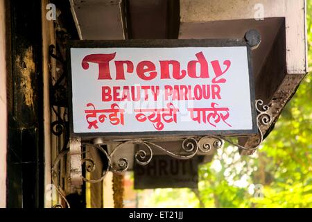 Trendy Schönheitssalon Shop, Schild, Bombay, Mumbai, Maharashtra, Indien, Asien, Asien, Indien Stockfoto