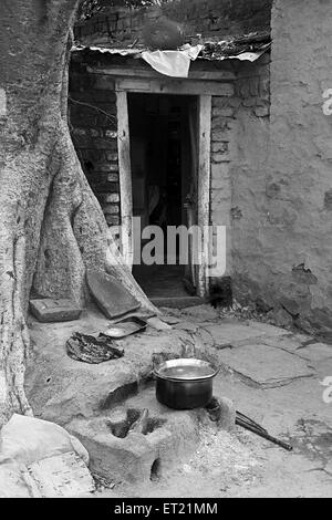 Offene Brennholz Küche, Ralegan Siddhi, Parner Taluka, Ahmednagar District, Maharashtra, Indien, Asien, Asien, Indien Stockfoto