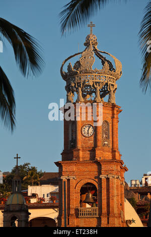 Pfarrkirche unserer lieben Frau von Guadalupe im Abendlicht, Puerto Vallarta, Mexiko Stockfoto