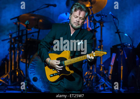 Detroit, Michigan, USA. 10. Juni 2015. JOHN MELLENCAMP Durchführung auf der Ebene gesprochen Tour am Detroit Opera House in Detroit, MI am 10. Juni 2015 Credit: Marc Nader/ZUMA Draht/Alamy Live News Stockfoto