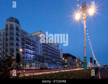 Das Grand Hotel Brighton nachts beleuchtet Stockfoto