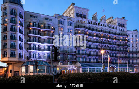 Das Grand Hotel Brighton nachts beleuchtet Stockfoto