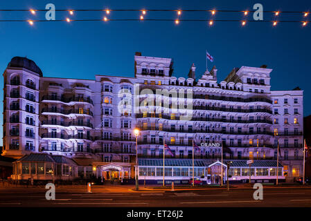 Das Grand Hotel Brighton nachts beleuchtet Stockfoto